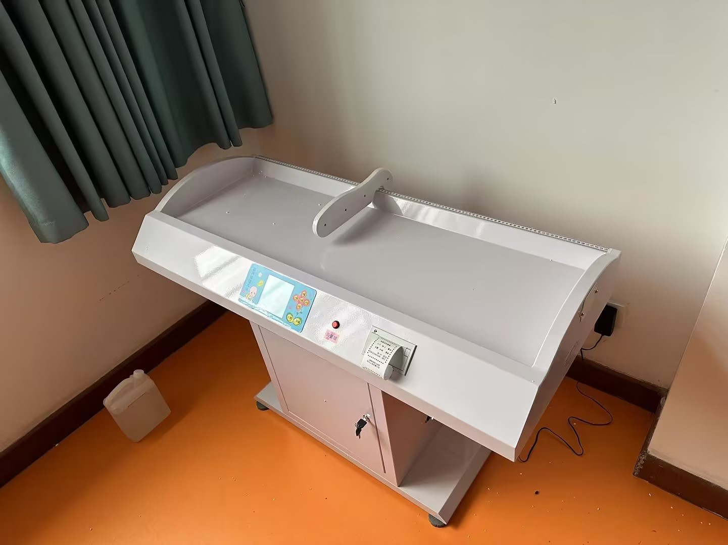 3.21号医用婴儿体重秤在光山济民医院完成装机 3.21号医用婴儿体重秤在光山济民医院完成装机