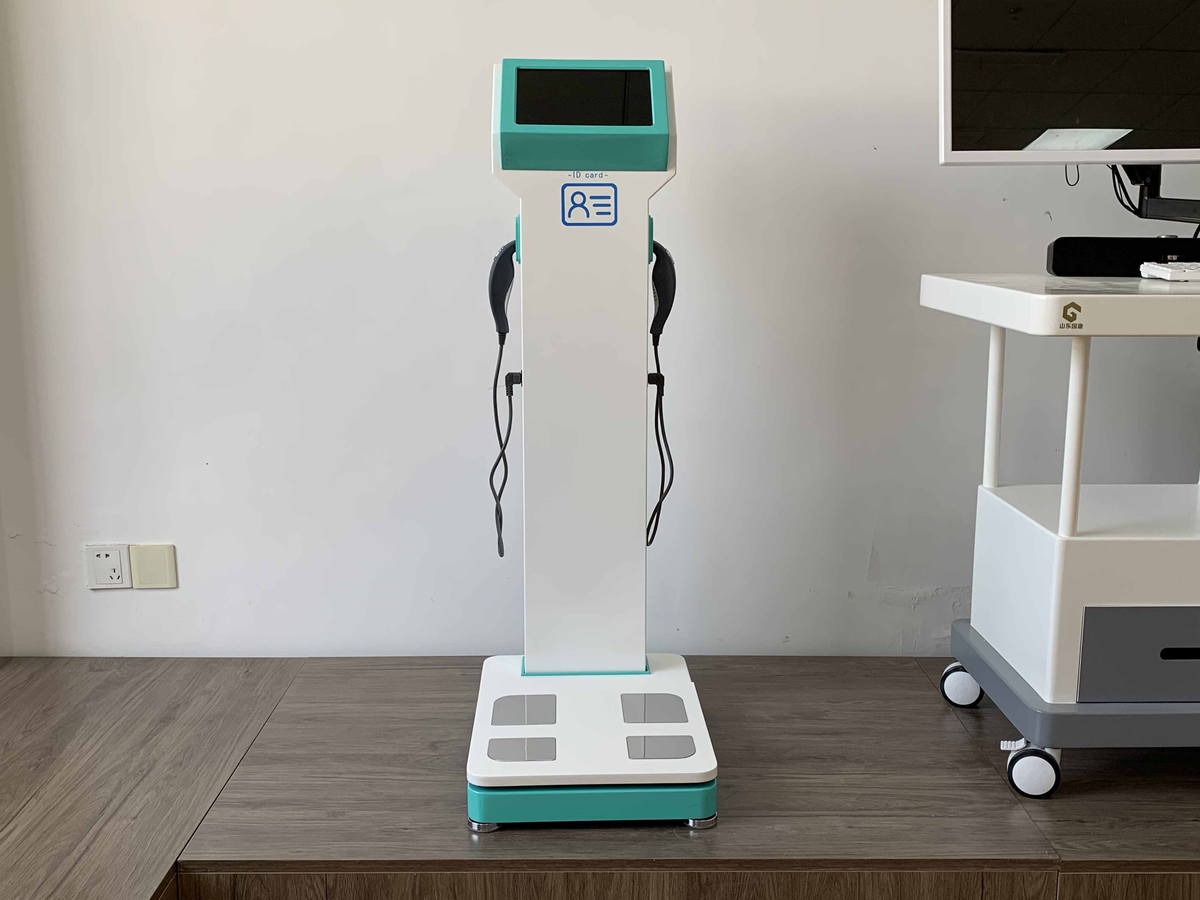 仪器魔术师,微量元素检测仪品牌山东国康让你赢在起跑线! 仪器魔术师,微量元素检测仪品牌山东国康让你赢在起跑线!